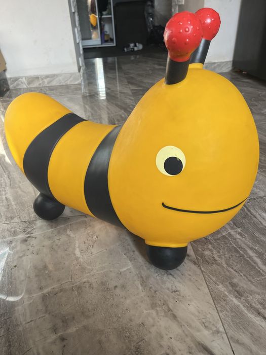 Бджілка пчела Battat пригун