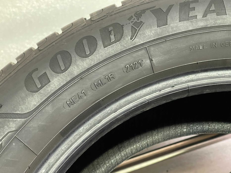 225/60 R17 Goodyear