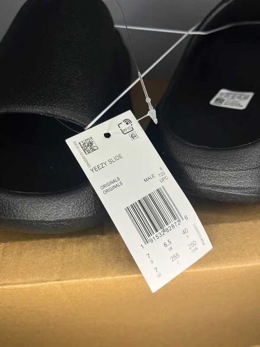 adidas Yeezy Slide .37