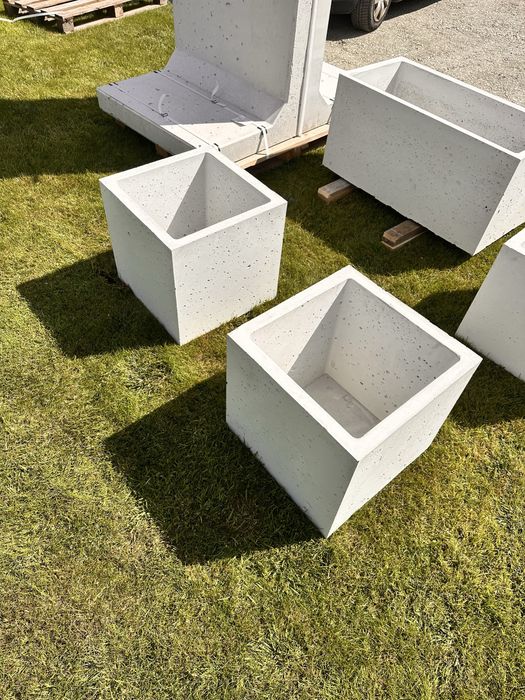 Donice z betonu architektonicznego