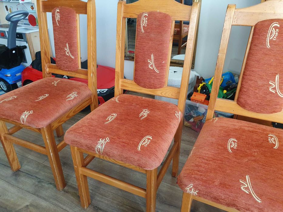 Komplet 4 krzeseł drewnianych