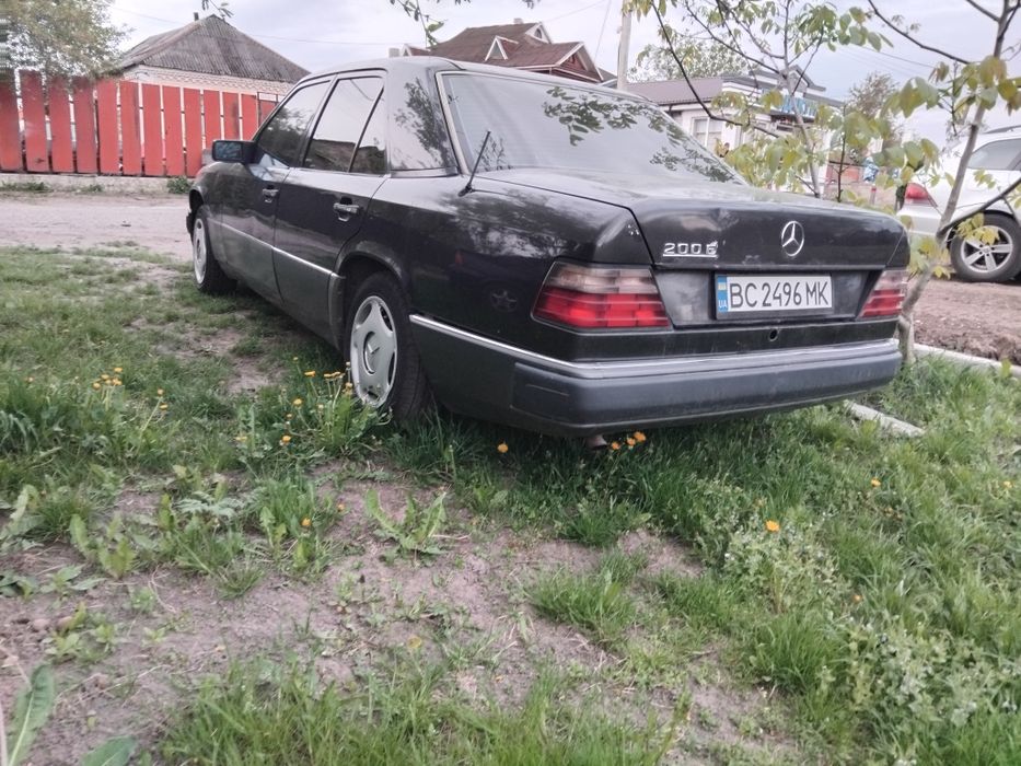 Мерседес 124 2.0 газ/бензин 1992 г.в.
