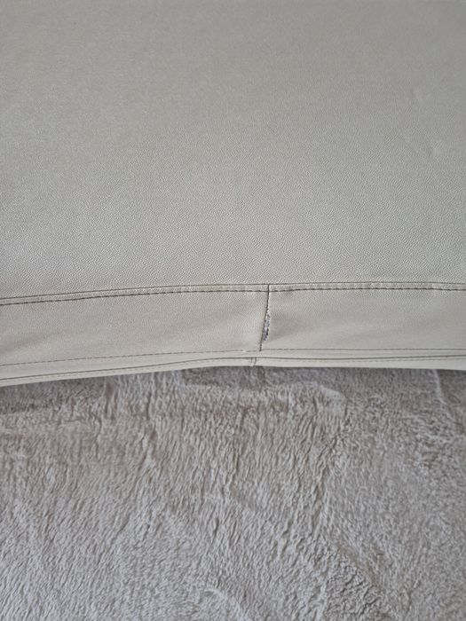 Sofá de cor  beje usado