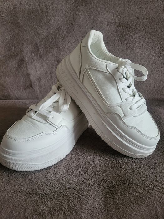 Кросівки білі,  р.36