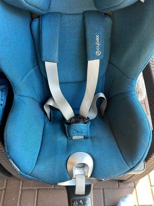 Fotelik samochodowy Cybex Sirona z obrotową bazą Cybex Base Z