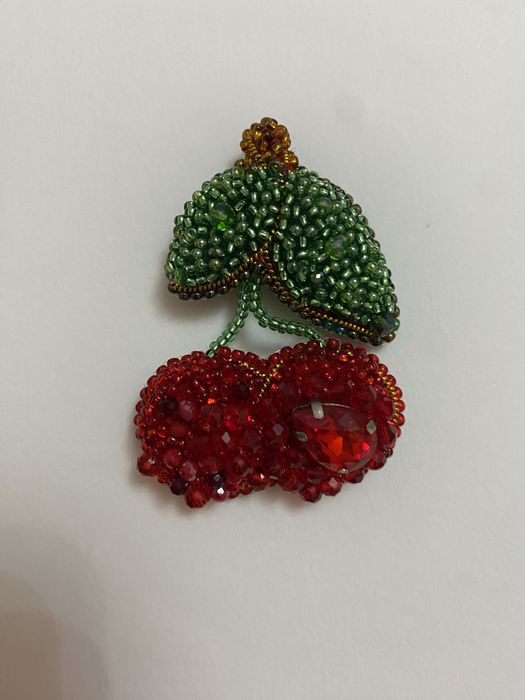 саморобна брошка “Вишеньки”