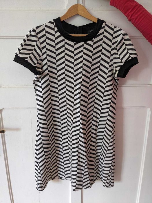 Sukienka biało-czarna Zara