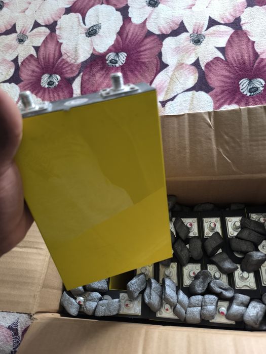 Vendo baterias, controladores, inversor e  BMs