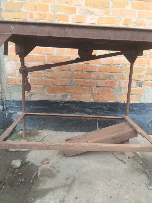 Циркулярний стіл