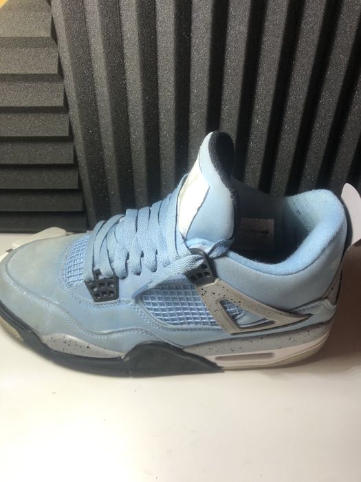 Air Jordan 4 University Blue