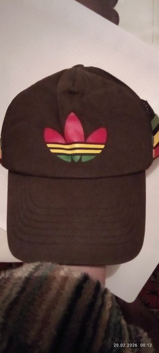 Бейзболка Adidas немного вигарела ,торг,ваша ціна пишіть!
