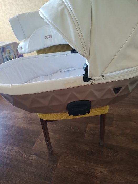 Продам люльку от коляски Junama