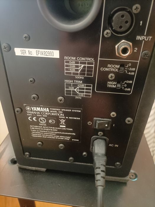 Vendo coluna estúdio Yamaha HS-5 com suporte Audibax