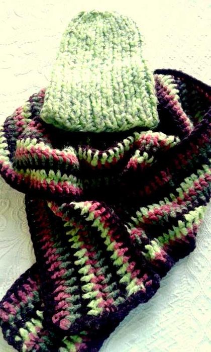 Szal szydełkowy- "Kanarek w bakłażanach" nowy