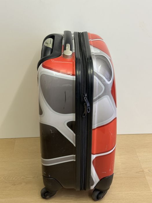 Mała walizka podróżna 50x35x22 cm