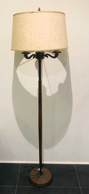 Candeeiro de Pé com Abajur
