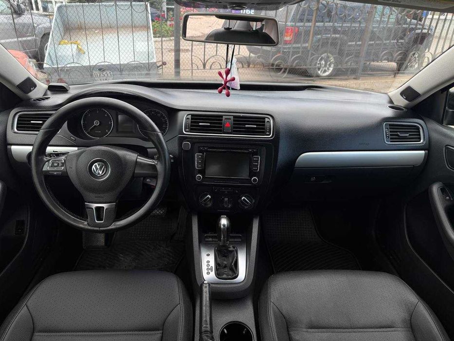 Volkswagen Jetta 2012, 2.0 дизель, автомат