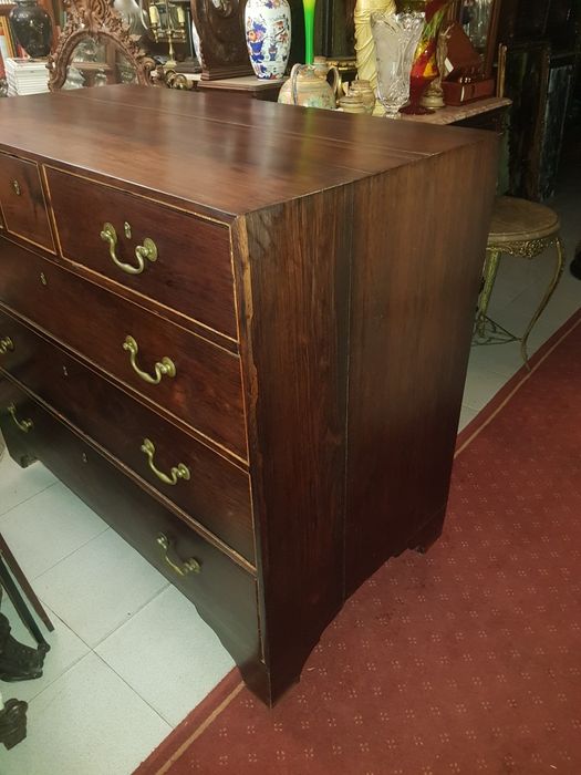 Imponente comoda em madeira de pau santo