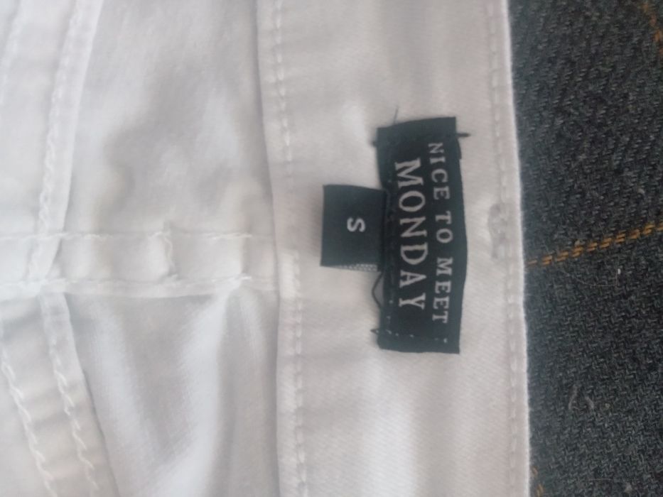 Damskie spodnie S białe