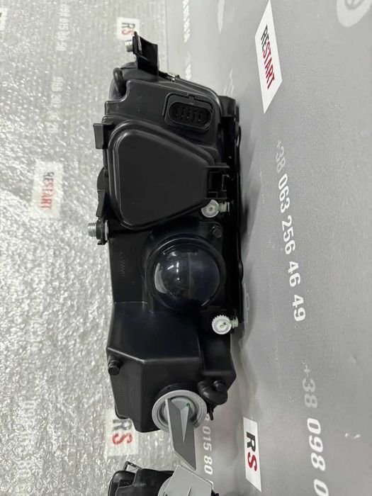 Фари на Volkswagen Passat B5 (Фольксваген Пасат B5) 2000–2005 ZVW1142R