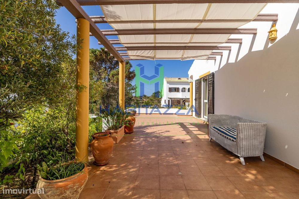 Moradia T2 com jardim, perto da Praia do Monte Clérigo para arrendamen