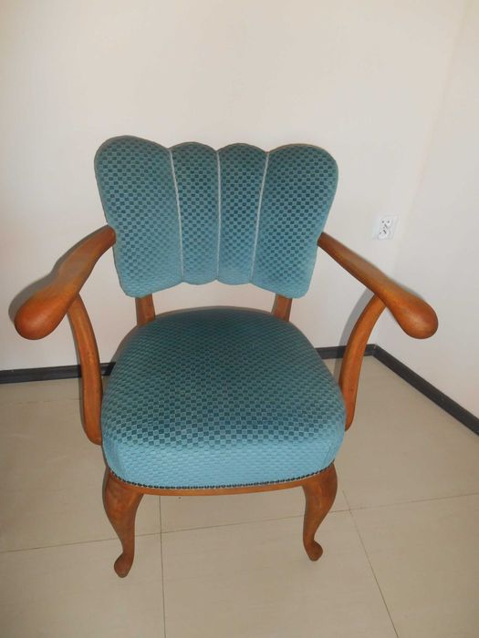 piekne stylowe solidne fotele krzesła