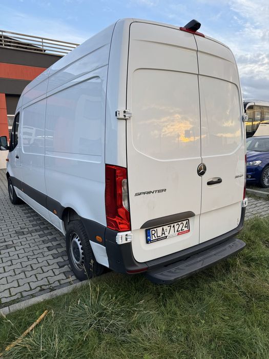 Zabudowa fabryczna Mercedes Sprinter L2H2 – sklejki, nadkola, listwy..