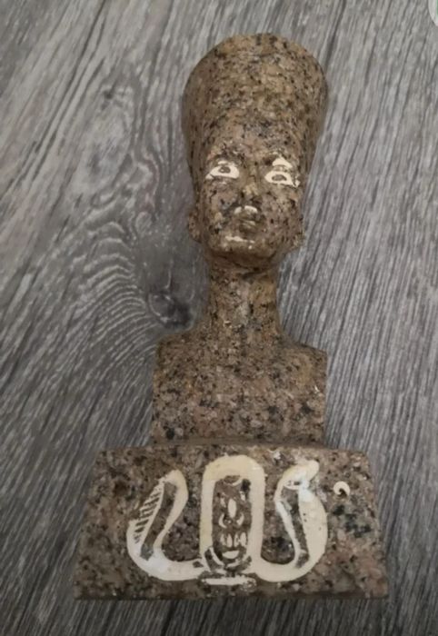 Statua sztuki egipskiej królowej Nefertiti