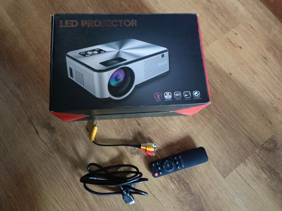 Projektor Crenova C9