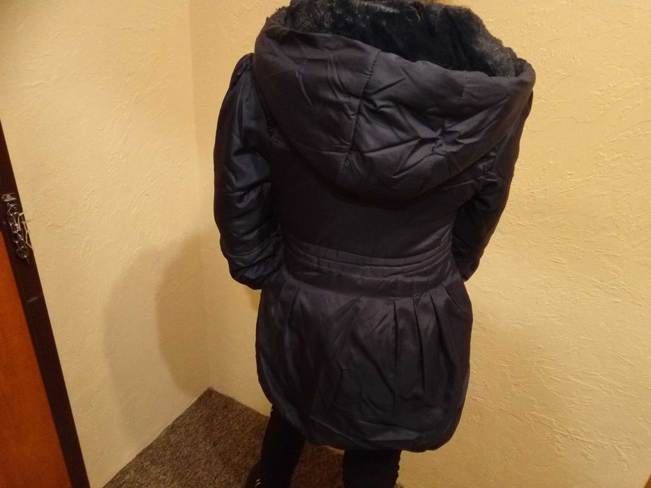 Kurtka  granatowa, z paskiem dla  dziewczynki  rozm .140