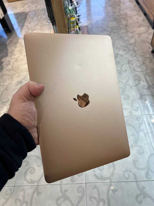 MacBook Air 13" M1 2020 — легкий, потужний, 100% справний