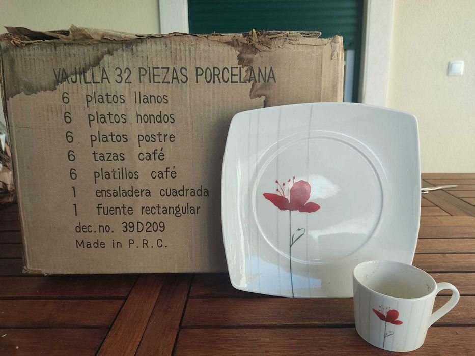 Vendo conjunto de 32 peças em porcelana. Nunca foi usado