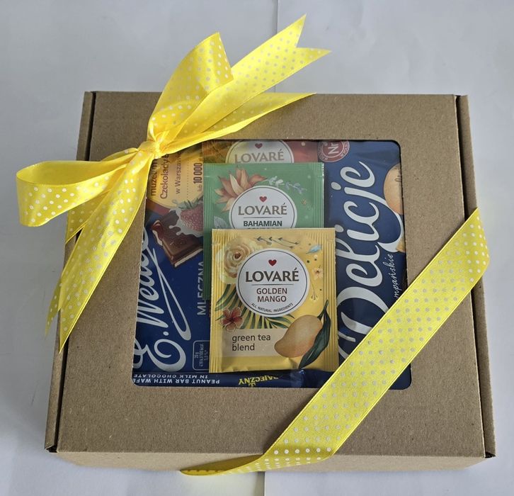 Upominek na zakończenie roku szkolnego box paczka słodyczy zes