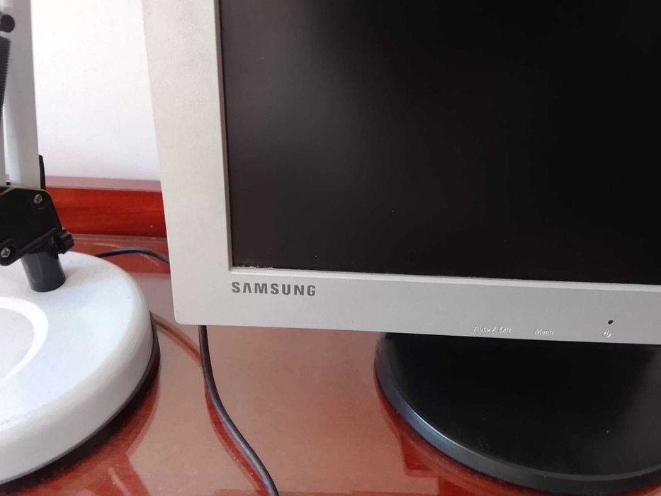 Monitor Samsung SyncMaster 152V – 15"