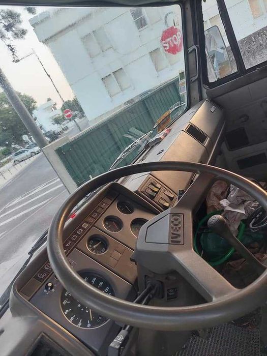Camião IVECO de  7 toneladas em estado bastante aceitavel, com poucos kilometros.