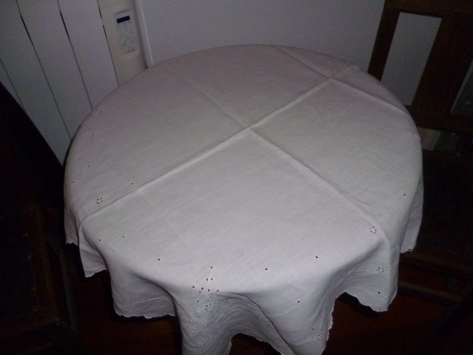 Toalha quadrada bordado Ilha Madeira com 82 cm de lado