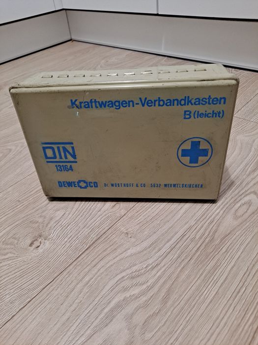 Apteczka samochodowa volkswagen Golf