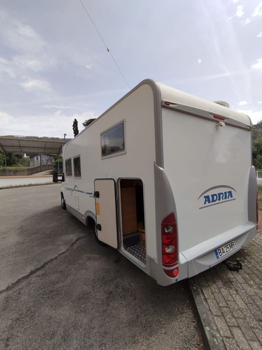 Autocaravana impecável camas gémeas