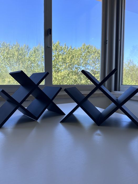 Mini Adega 3D para 4 Garrafas – Resistente e Moderna