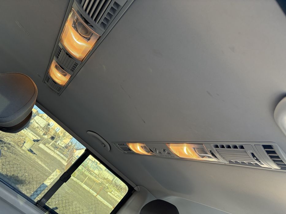 Авто Volkswagen Caravelle 2011 рік 2.0 Газ/Бенз