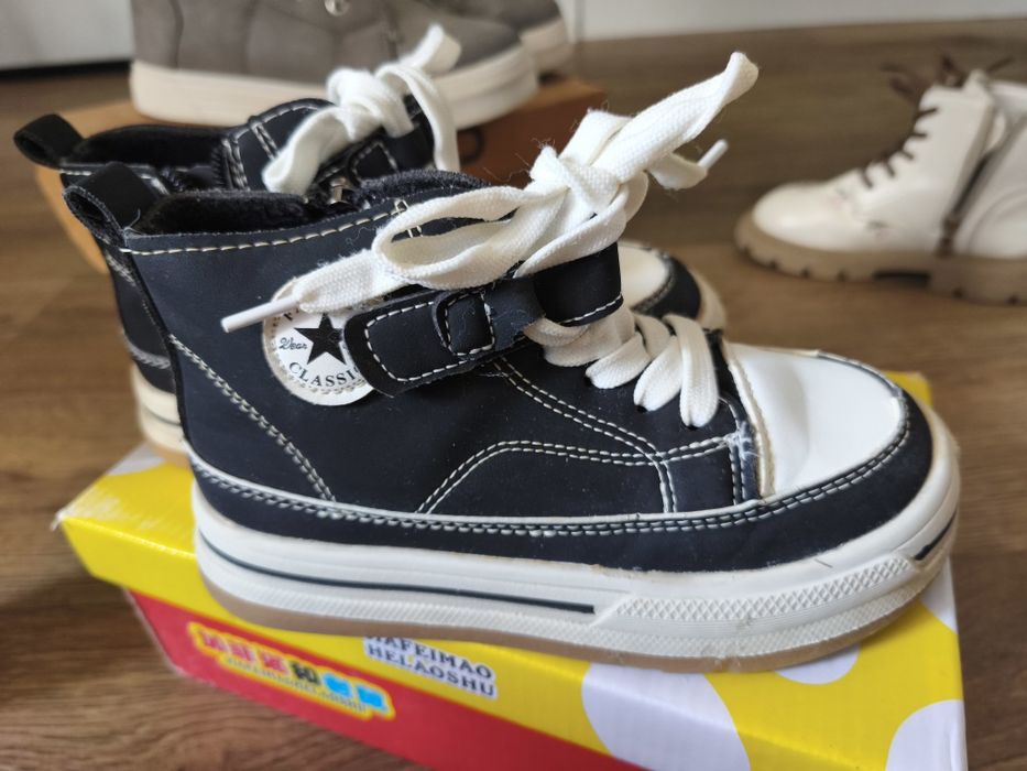 Продам дитячі ботінки