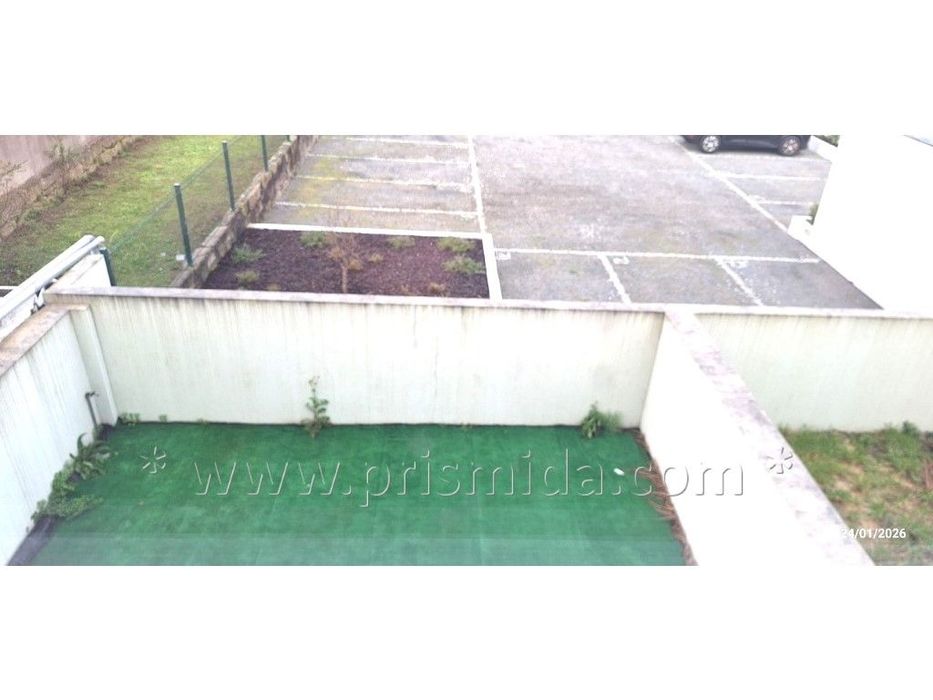 T1 com 2WCs, terraço e 2 lugares de estacionamento!