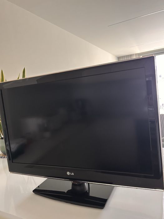 LG 32” LED Full HD – Excelente Estado