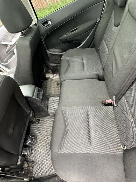 Peugeot 308 2012 года