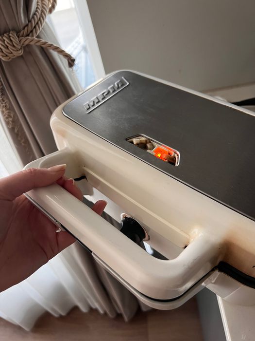 Opiekacz do kanapek tostów MPM o mocy 1200 W