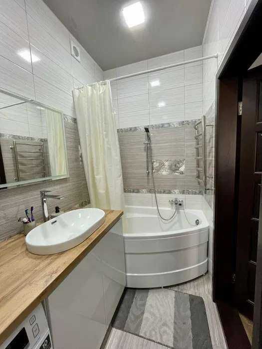 Посуточно 2к квартира площадь Поэзии