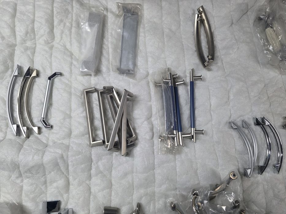 Uchwyty do mebli z chromu Nowe