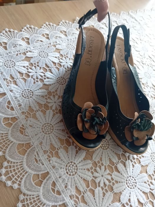 Lasocki wyjątkowe buty sandaly  damskie na koturnie 38
