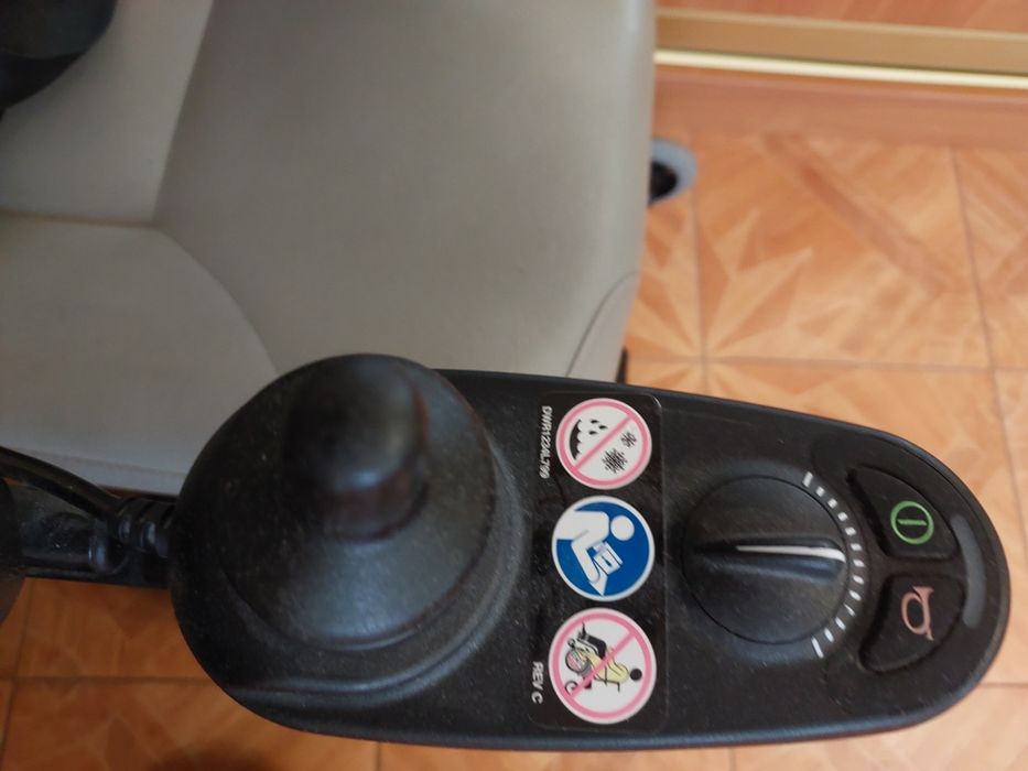 Инвалидная коляска с электроприводом