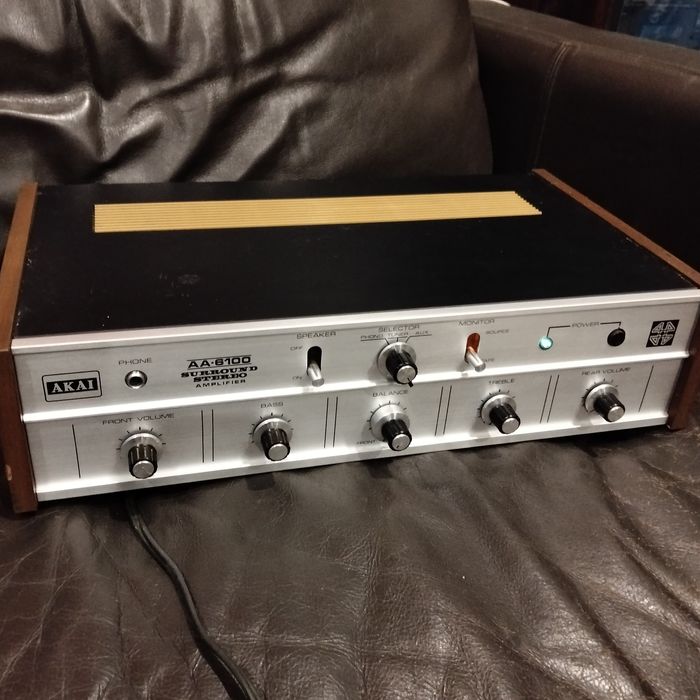 Amplificador Akai AA-6100